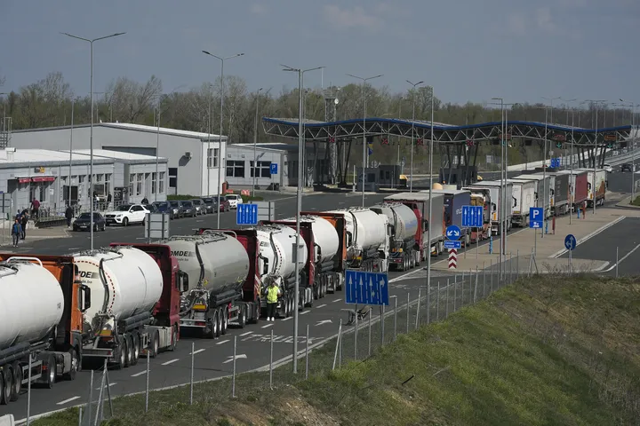 Kolona kilometrike në kufirin mes Bosnjës dhe Kroacisë për shkak të protestës së transportuesve