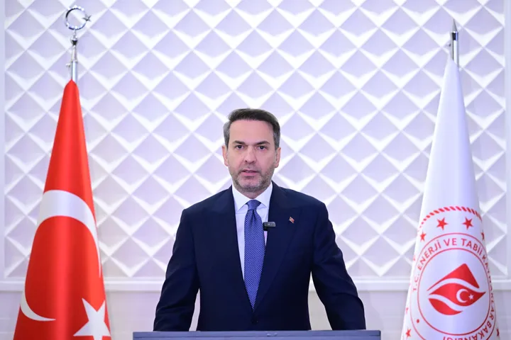 وزير الطاقة التركي يبحث مع غوتيريش جهود مواجهة أزمة المناخ ومضاعفة الطاقة المتجددة