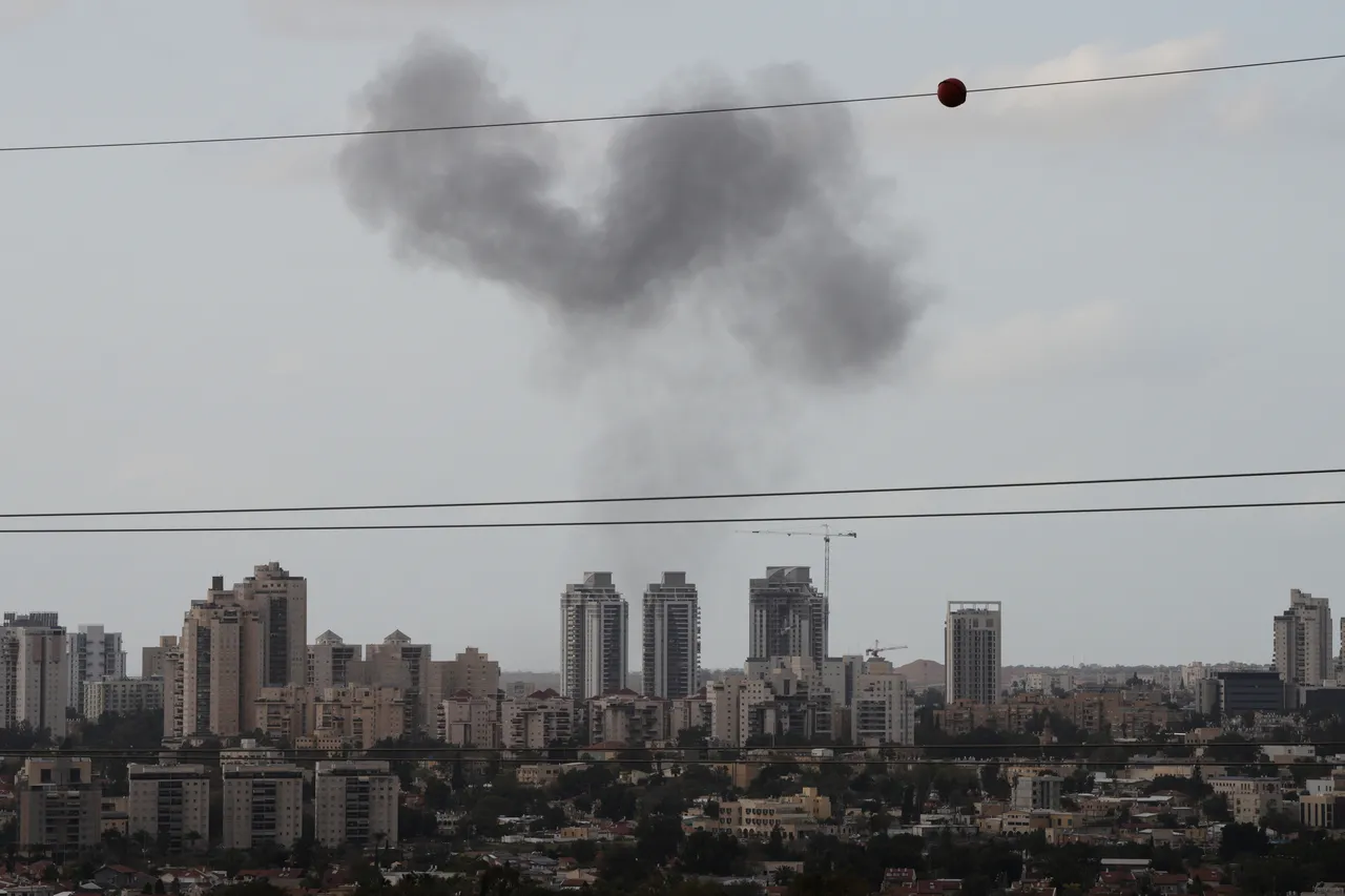 صواريخ إيرانية ولبنانية تضرب إسرائيل وحريق بمصنع كيماويات جنوباً