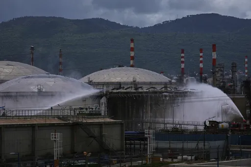 Großbrand in Israels wichtigster Ölraffinerie