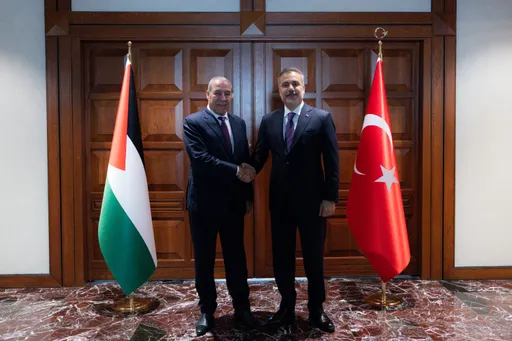 Kryediplomati turk Fidan takohet me zv/presidentin palestinez në Ankara