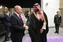 Russian president, Saudi crown prince push for increased efforts to end Middle East war