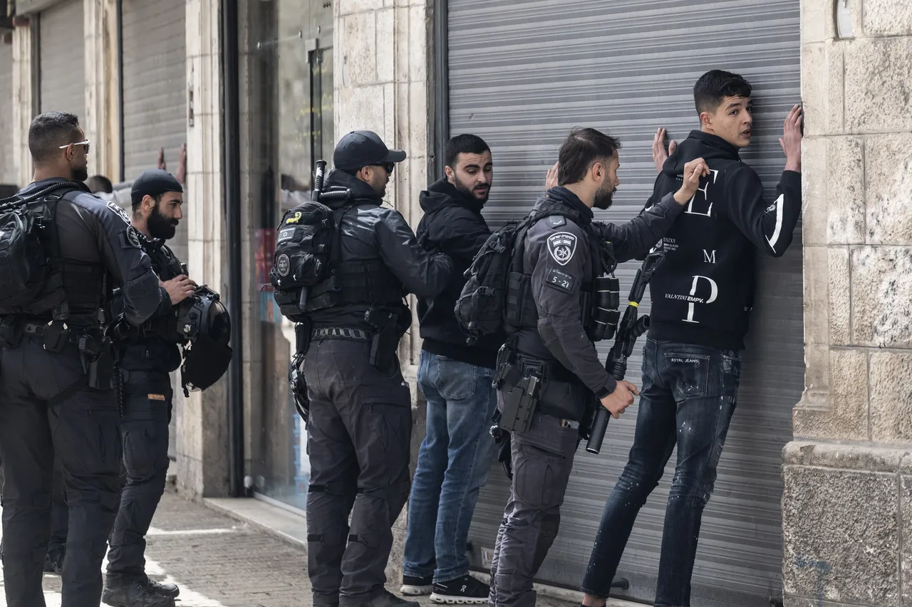 Izraeli vazhdon t'i ndalojë myslimanët ta falin namazin e xhumasë në Al-Aksa