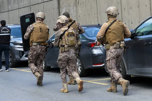 په استانبول کې د اسرائیل قونسلګرۍ ترڅنګ په وسله واله نښته کې ۳ تنه ترهګر له خپو وغورځول شول.