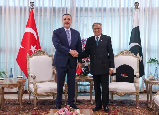 Turkish, Pakistani foreign ministers discuss efforts to end Iran war