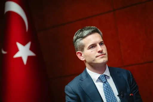 De Nederlandse minister van Buitenlandse Zaken Berendsen zei dat de NAVO in het belang van de VS is