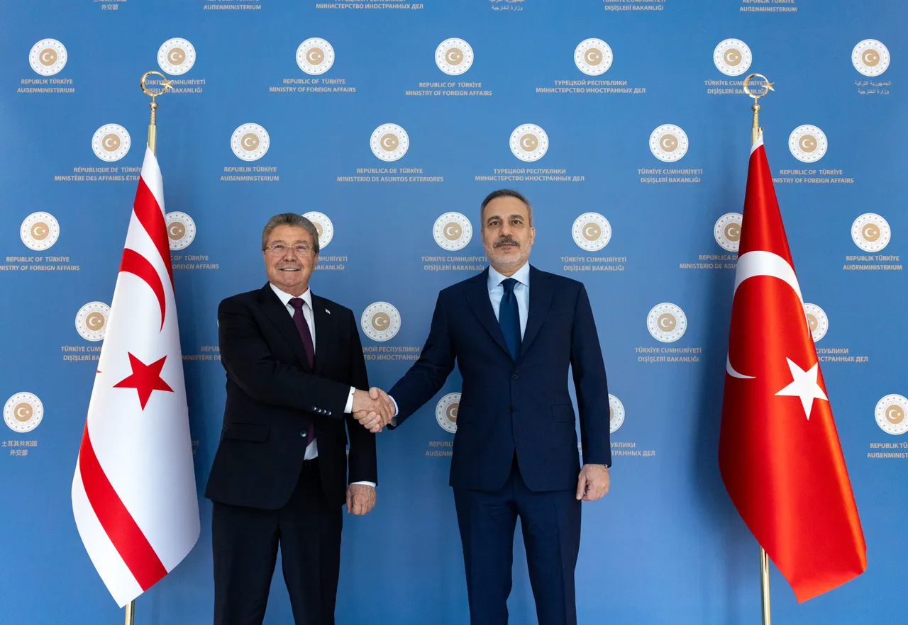 Kryediplomati turk Fidan takon kryeministrin e Republikës Turke të Qipros Veriore