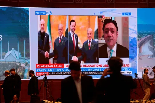 Решающий раунд переговоров США и Ирана затягивается еще на день