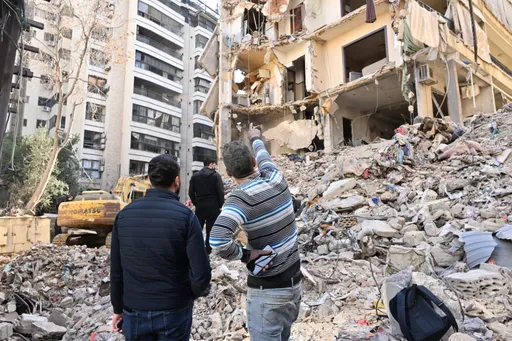 قتلى وجرحى في غارات للاحتلال الإسرائيلي بجنوب لبنان.. وهجمات من "حزب الله" على شمال إسرائيل