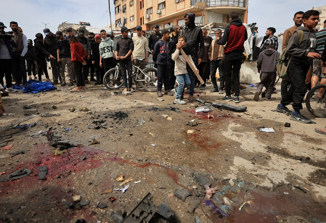 Israeli fire kills three more Palestinians in Gaza as death toll tops 72,300