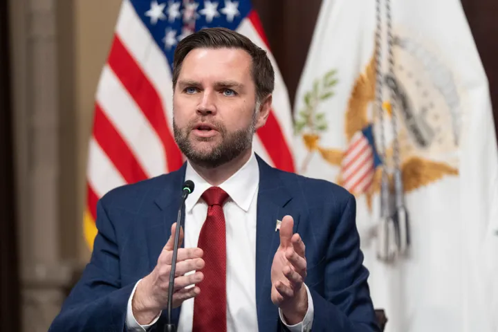 نائب ترمب: وقف إطلاق النار مع إيران صامد ونسعى لصفقة كبرى تضمن عدم امتلاكها سلاحاً نووياً