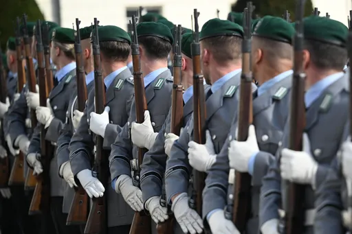 Mehr als 2.000 Bundeswehr-Besuche an Schulen in drei Monaten