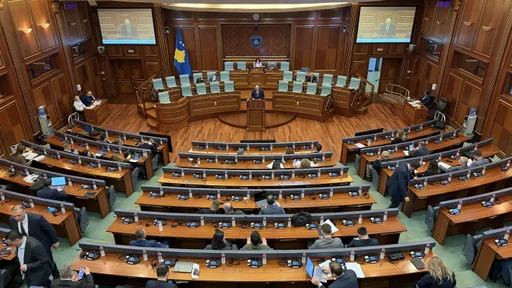 Pushteti dhe opozita përplasen në Kuvendin e Kosovës për sektorin e energjisë elektrike