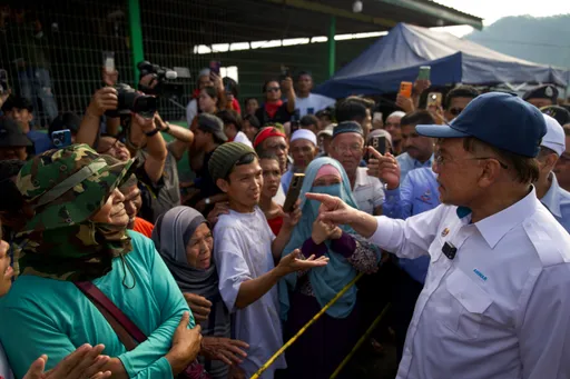 PM Anwar umum bantuan untuk mangsa kebakaran di Sandakan