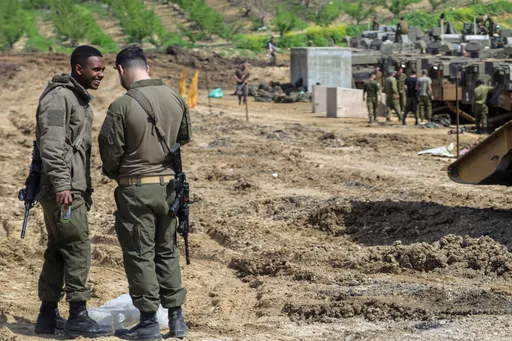 Report exposes Israeli troops looting homes in Lebanon with command approval