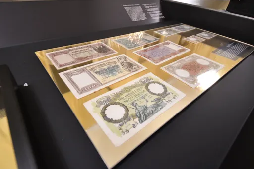 Rijetka kolekcija albanskih kovanica i novčanica izložena u Tirani