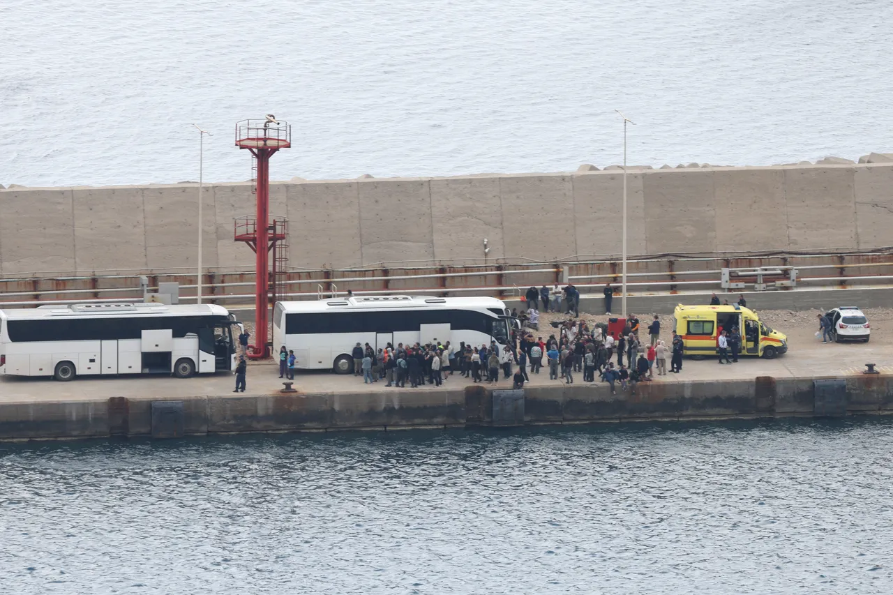 Aktivisti flotile Sumud prevoze se na aerodrom na Kritu odakle će biti vraćeni u matične zemlje