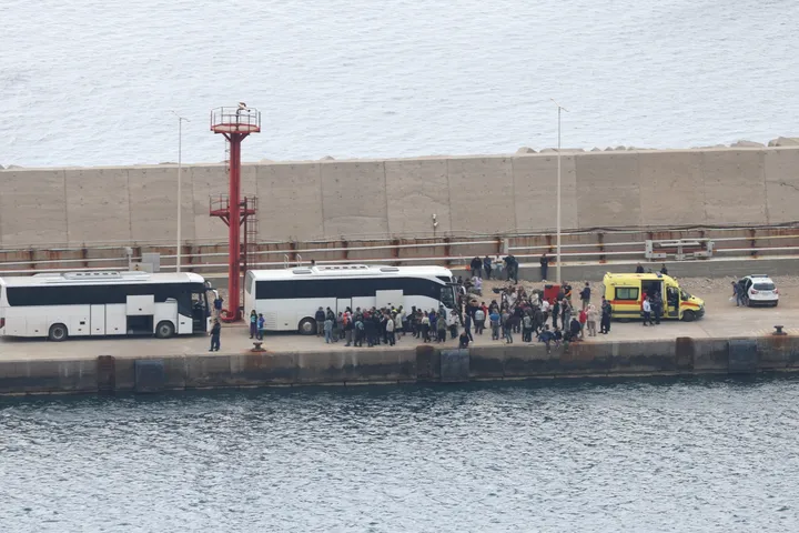 Aktivisti flotile Sumud prevoze se na aerodrom na Kritu odakle će biti vraćeni u matične zemlje