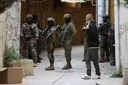 استشهاد فلسطيني وإصابة العشرات خلال اقتحامات إسرائيلية في نابلس والقدس واعتقالات واسعة بالضفة