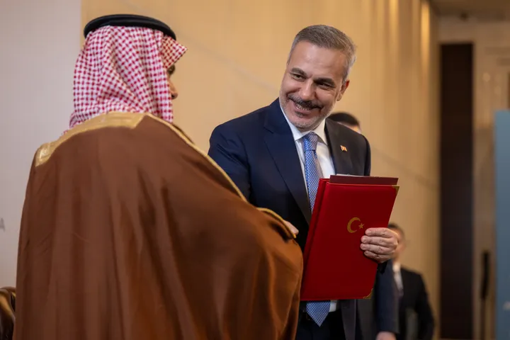 تركيا والسعودية توقعان اتفاقية إعفاء متبادل لحاملي الجوازات الدبلوماسية والخاصة