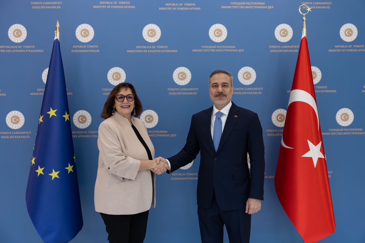 Komisarja e BE së për Mesdheun  Türkiye  partner kyç  mes Evropës  Azisë dhe Lindjes së Mesme