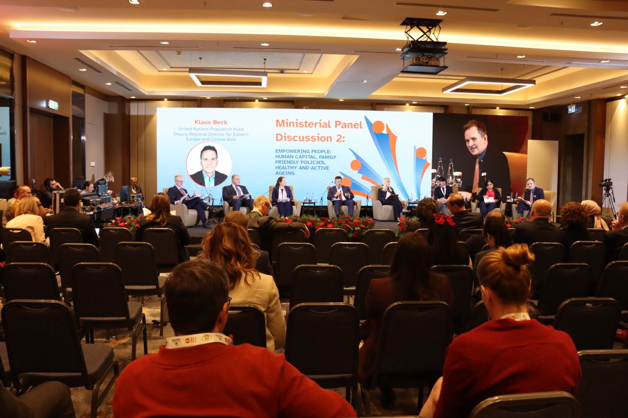 shkup-vazhdon-konferenca-udheheqja-e-ndryshimit-me-panele-per-qendrueshmeri-demografike