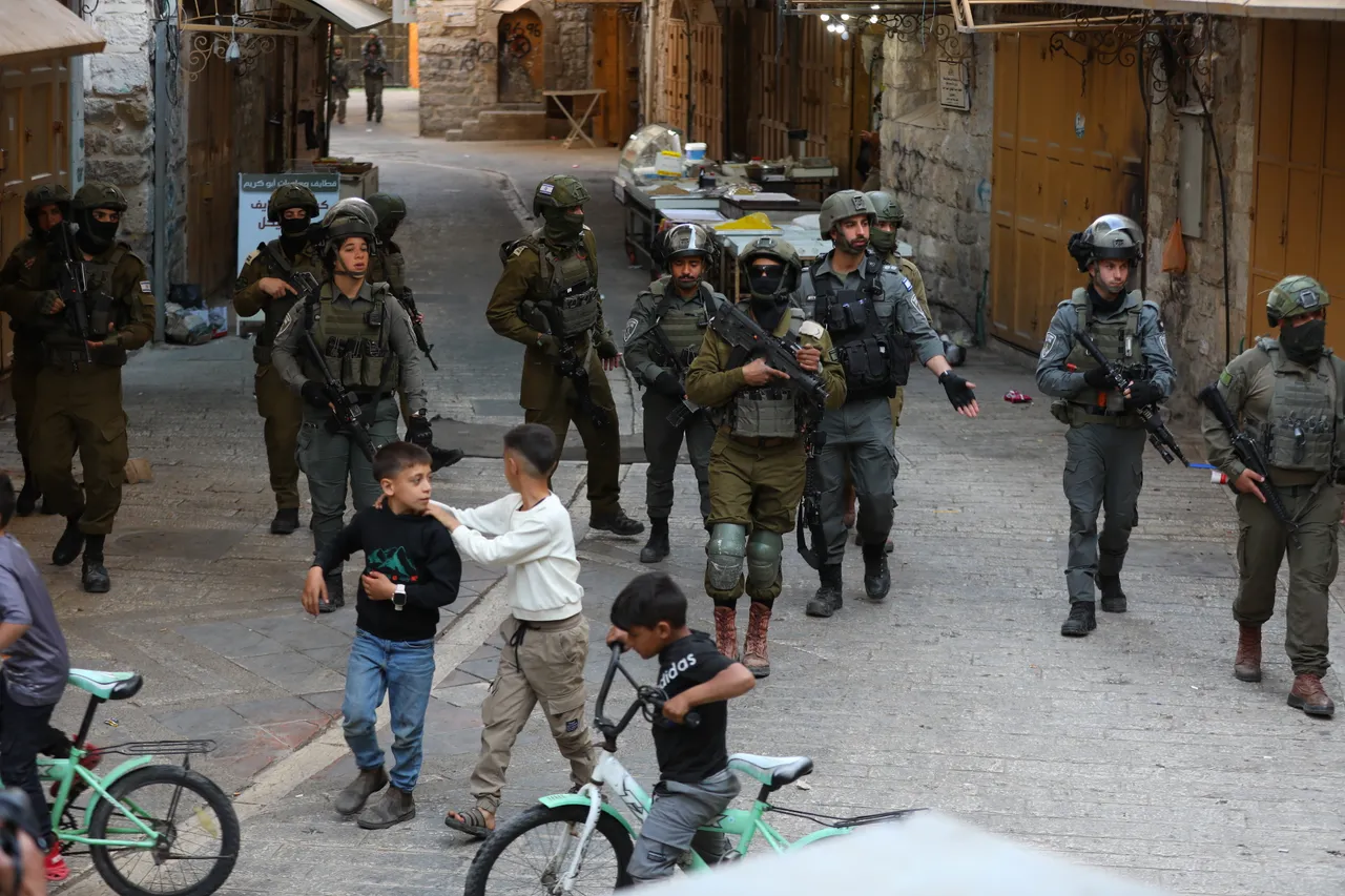 Illegal Israeli settlers, army raids in occupied West Bank leave multiple Palestinians wounded