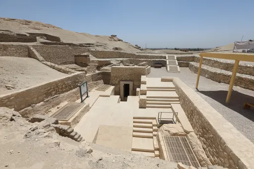 Varre historike nga epoka e Mbretërisë së Re të Egjiptit hapen për vizitorët në Luxor