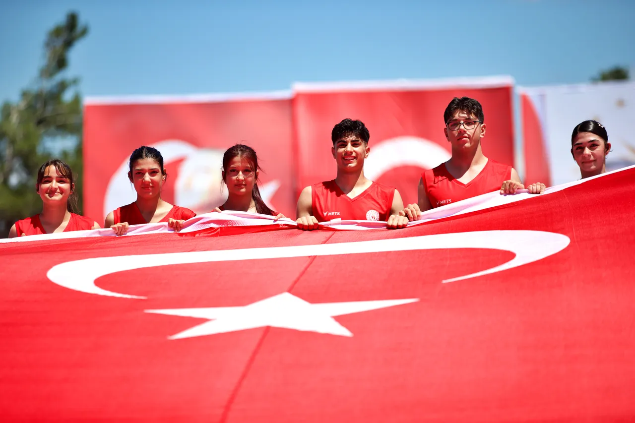 Türkiye feston 19 majin, Ditën e Përkujtimit të Ataturkut dhe Ditën e Rinisë dhe të Sportit