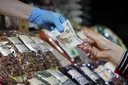 Dok dolar slabi, rublja jača: Šta stoji iza intenzivnog rasta ruske valute?