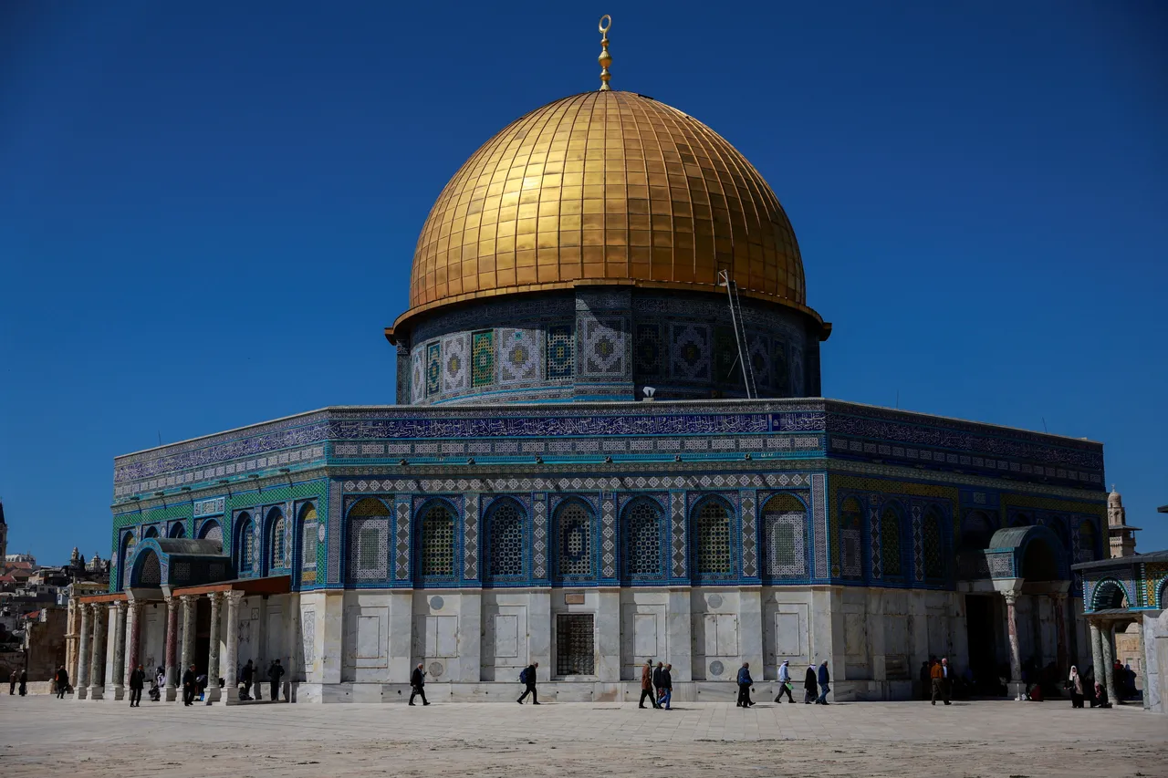 Illegal Israeli settlers storm Al-Aqsa Mosque amid Palestinian warning of 'Judaisation' plans