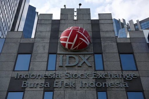 IHSG tertekan hingga 4 persen di tengah aksi jual asing dan sentimen domestik