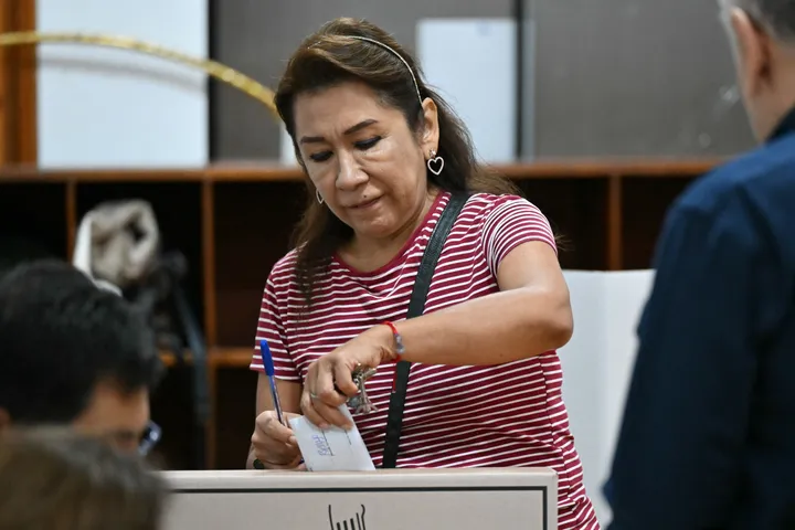 Peruvians head to the polls for presidential runoff