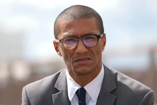 Présidentielle 2027: Karim Bouamrane, maire de Saint-Ouen, annonce sa candidature