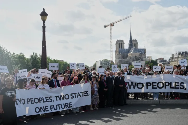 Israeli, Palestinian civil society groups meet in France, urge int'l support for two-state solution