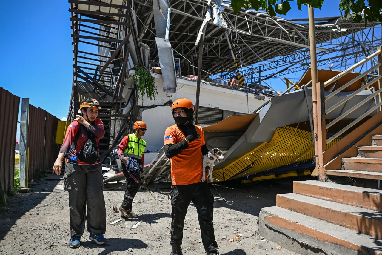 Death toll climbs to 61 after powerful earthquake hits southern Philippines