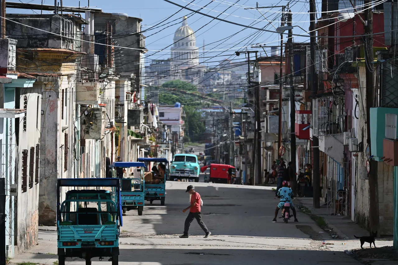 Cuba unveils sweeping reforms to revive economy, cut bureaucracy