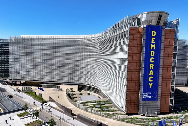 Evropska komisija isključila klimu na nižim spratovima zgrade, dok su kabineti komesara rashlađeni