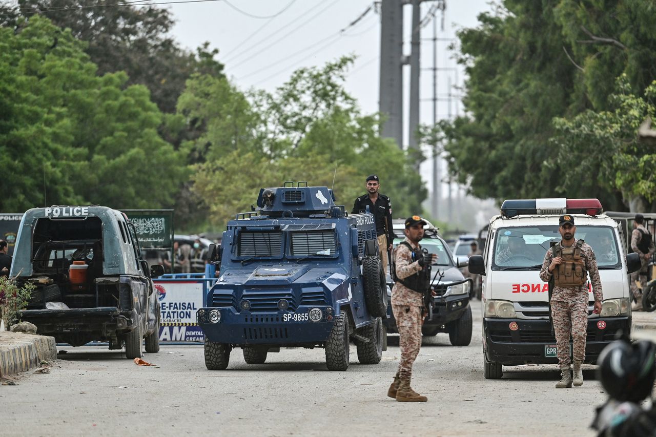 Terror attack kills three Pakistani troops in Karachi - TRT World