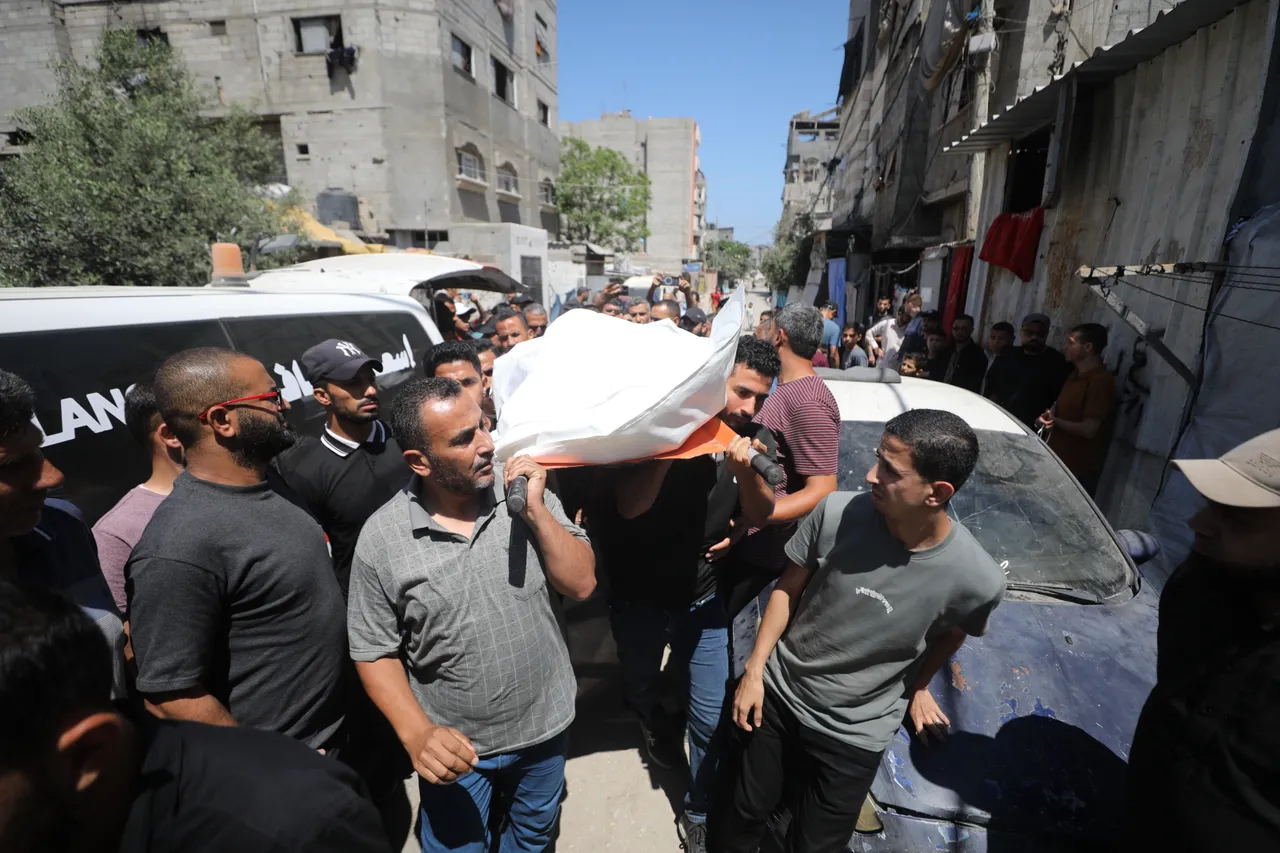 Israeli army kills three more Palestinians, expands areas under occupation in central Gaza