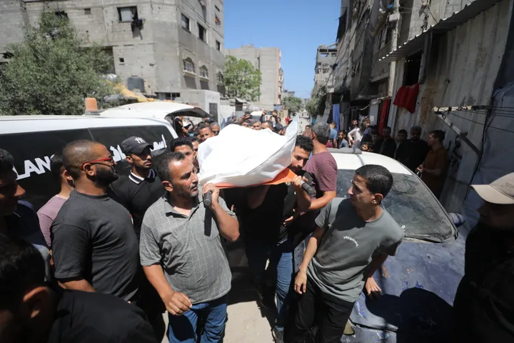 Israeli army kills three more Palestinians, expands areas under occupation in central Gaza
