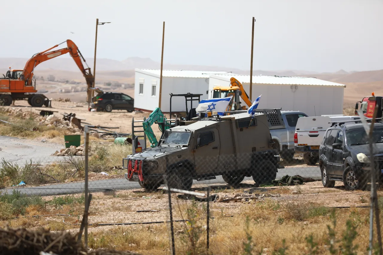 Israeli occupiers erect illegal settlement outpost east of occupied Jerusalem