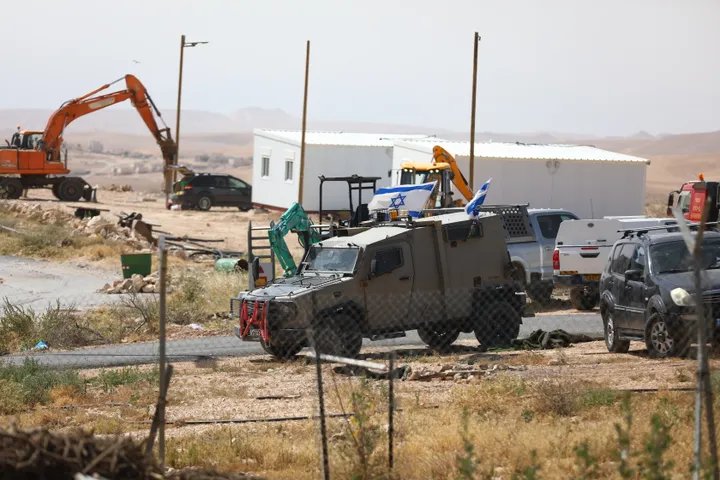 Israeli occupiers erect illegal settlement outpost east of occupied Jerusalem