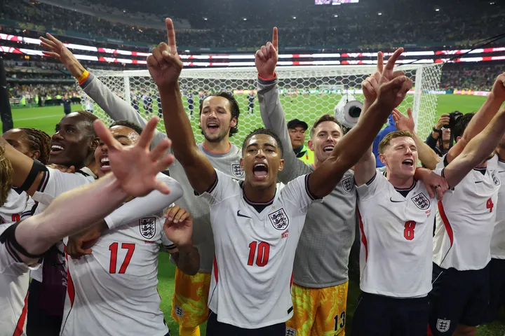 England survive red card chaos to edge Mexico 3-2 in epic World Cup round of 16