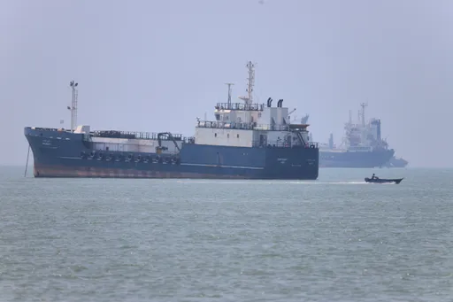 Iran luncurkan rudal ke kapal dagang di Selat Hormuz