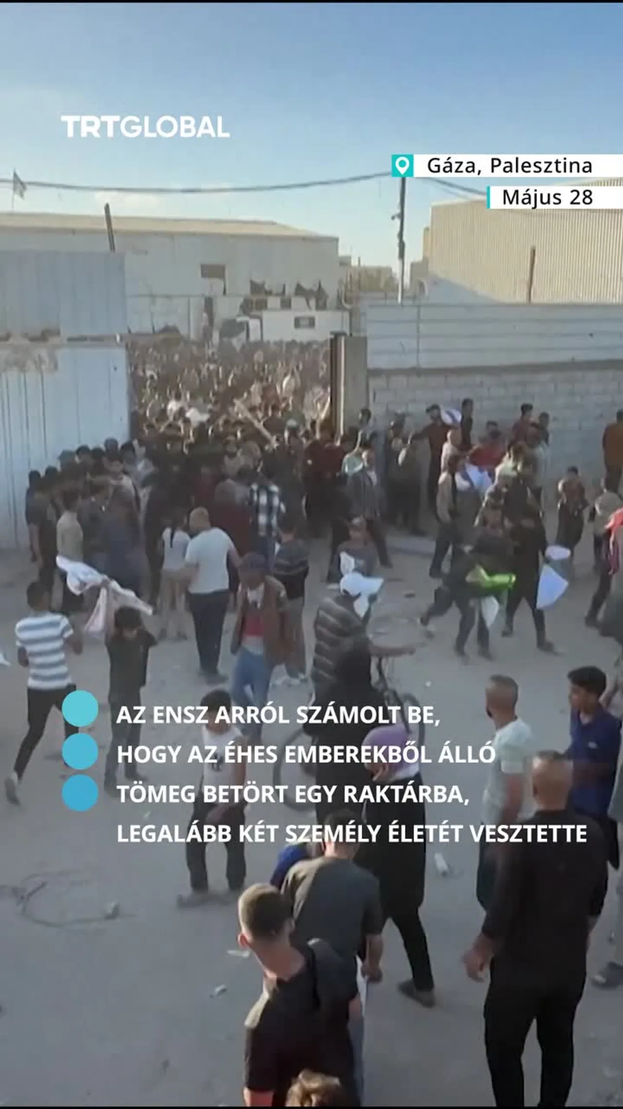 Éhes emberek betörtek egy raktárba Gázában