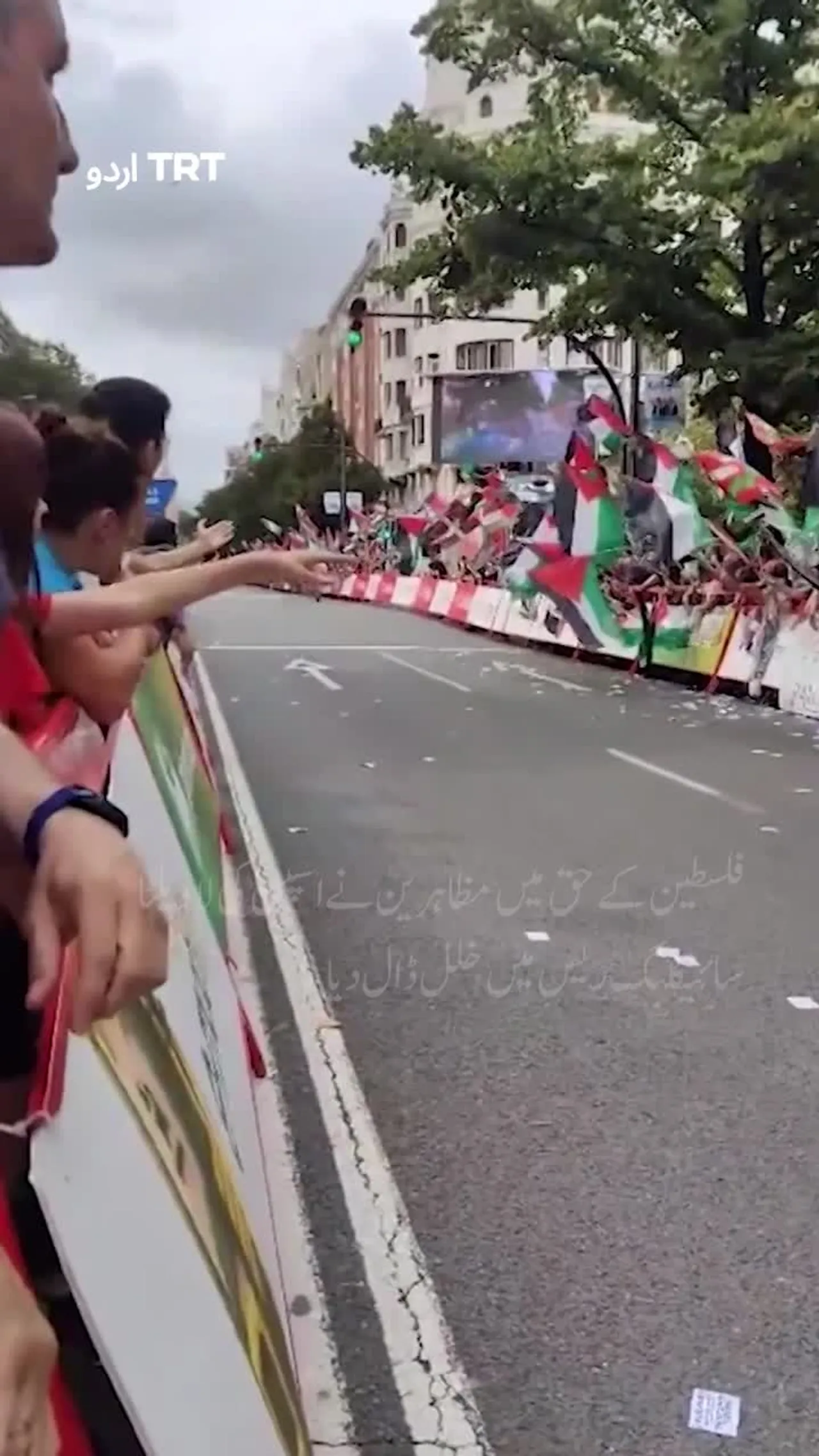 فلسطین کے حق میں مظاہرین نے اسپین کی لا ویلٹا سائیکلنگ ریس میں خلل ڈال دیا