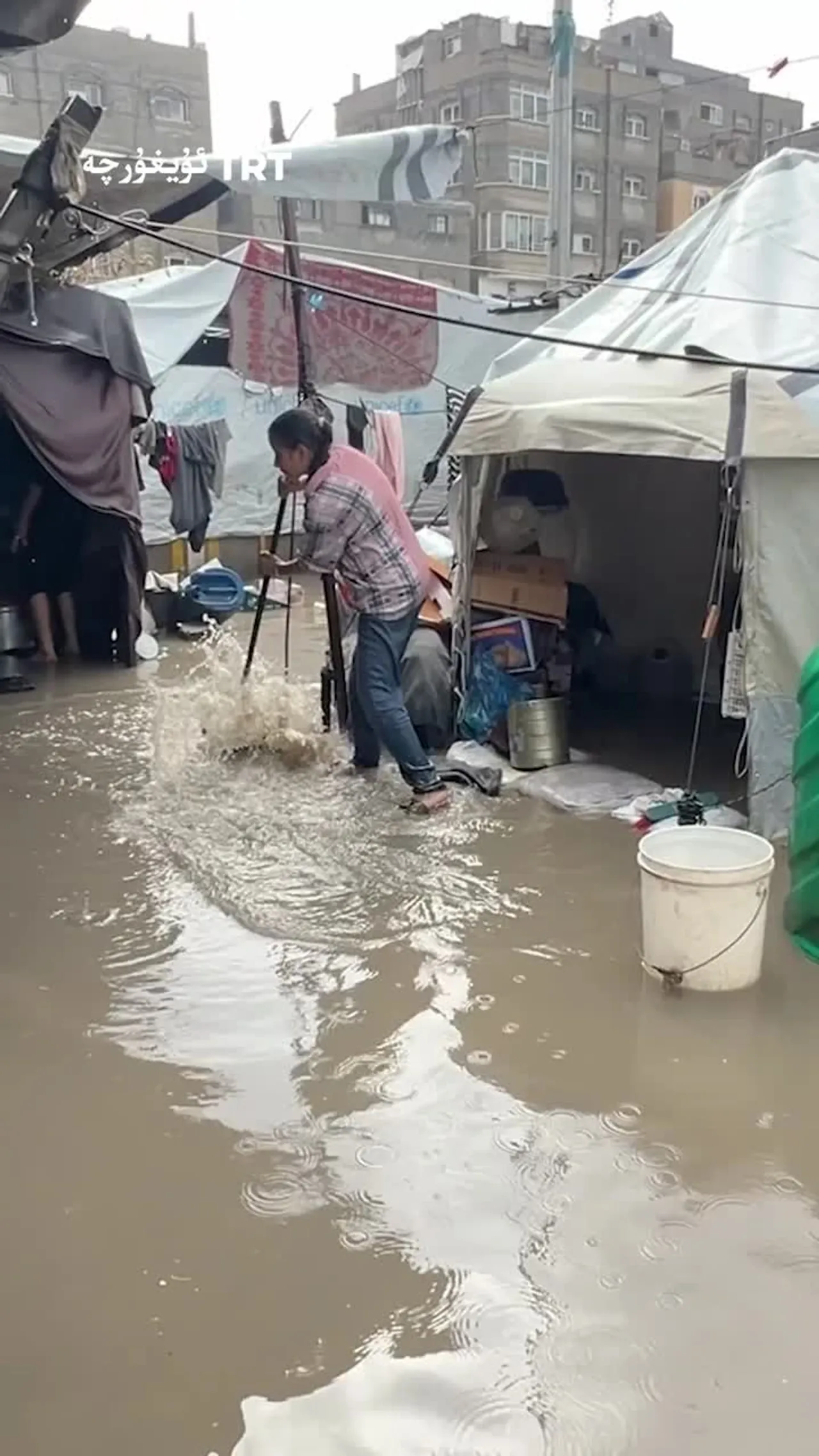 قىشلىق بوران-چاپقۇن غەززەدە ماكانىدىن ئايرىلغان پەلەستىنلىكلەرنىڭ ئازابىنى ئېغىرلاشتۇرماقتا