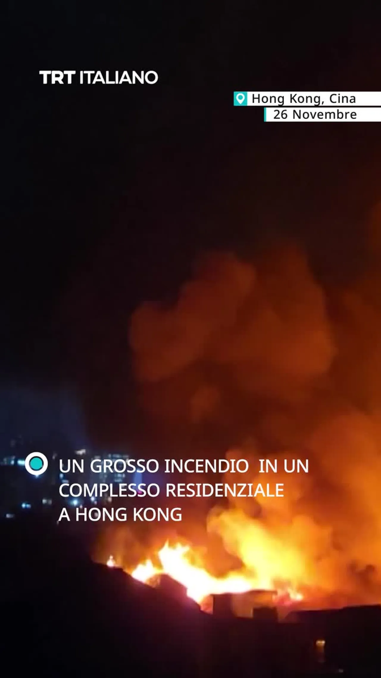 Un grosso incendio in un complesso residenziale a Hong Kong