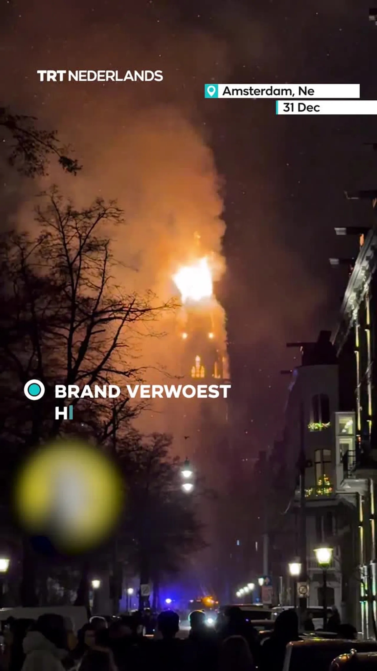 Historische Amsterdamse kerk laait op in vlammen op oudejaarsavond